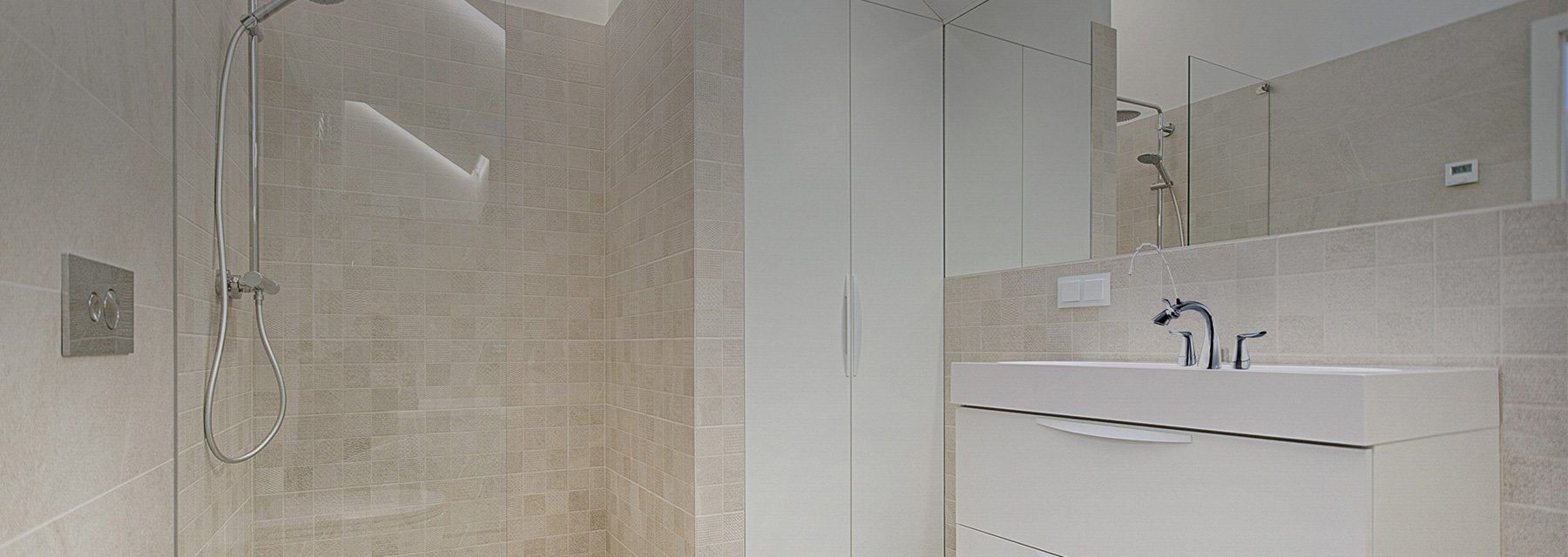 Polished Chrome Nasoni Widespread Faucet in Modern Bathroom